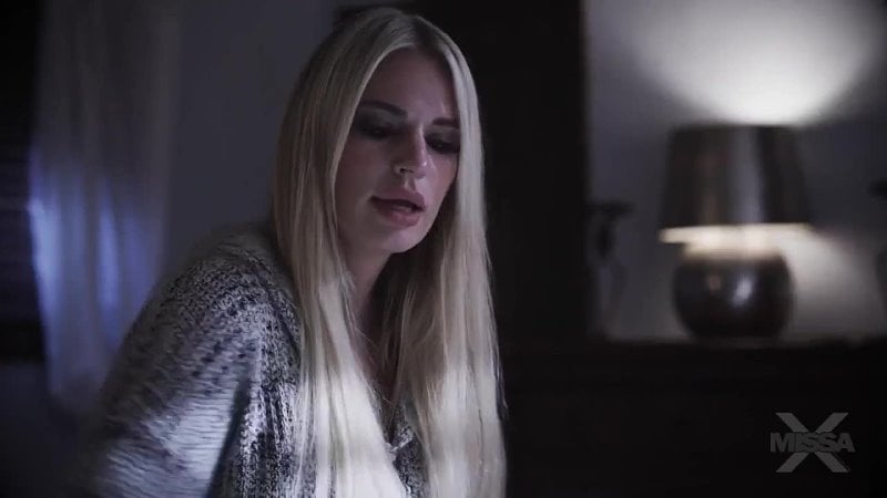 La milf bionda a contratto con un corpo sinuoso, spagnola ricky