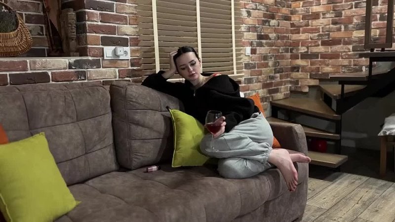 Ho una donna sposata ubriaca, un marito russo bruno fatto in casa che beve ragazze tatuate con sesso violento