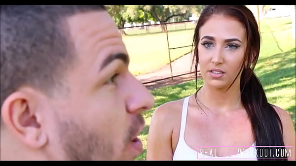 Sexy Teen Aubrey Rose beim Workout-Fick