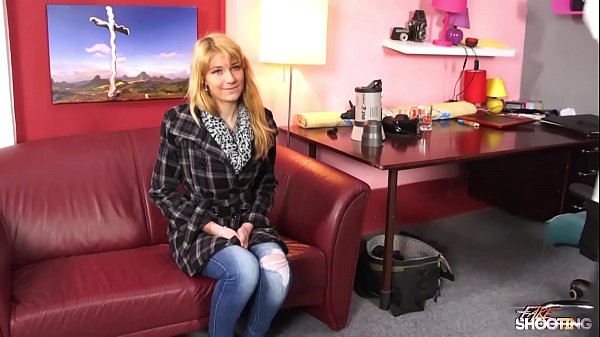 El comerciante de perfumes rubio es muy difícil de convencer para el agente falso parte 1