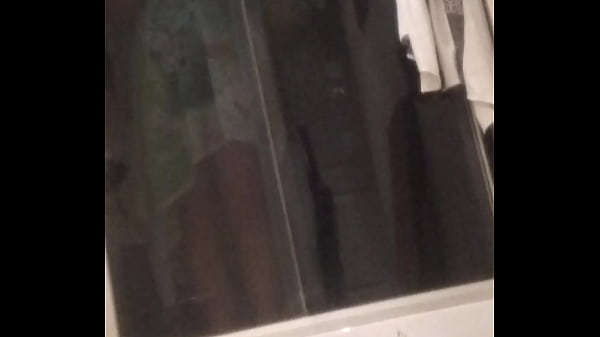 Teen blonde sexy sous la douche par caméra espion