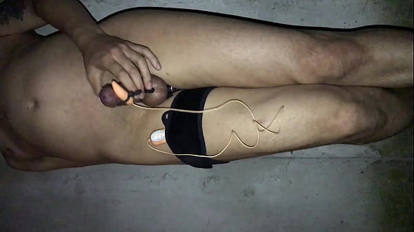 Amateur-Soloboy, öffentliche Masturbation