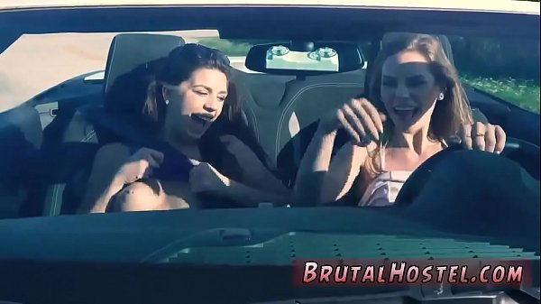 दानव पैर बुत दो युवा वेश्याएं, सिडनी कोल और ओलिविया लुआ,