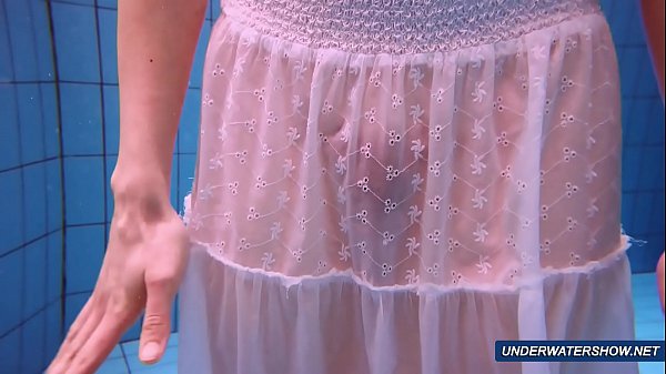 Incroyable spectacle sous-marin poilu de Marketa