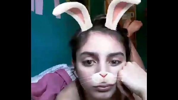 18-jährige Latina zeigt unwissentlich sexy Füße