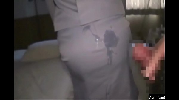 Jav Sperma auf ihre Kleidung im Business-Anzug