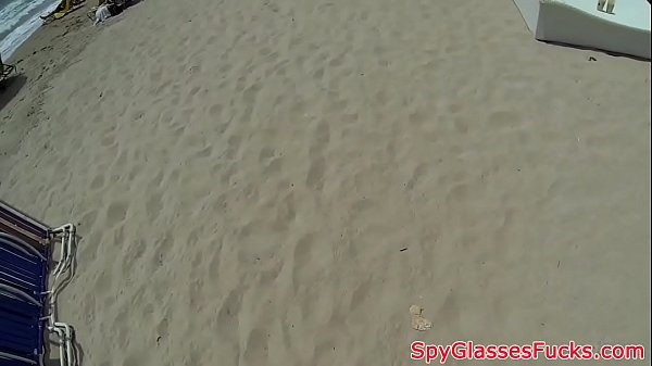 Im Doggystyle geficktes Babe wird abgeholt