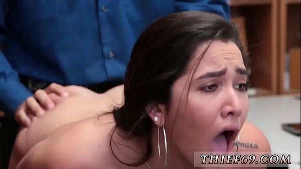 Süßes blondes Teenie-Strapon-xxx-Bekleidungsdiebstahl