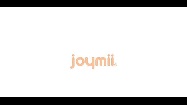 Volljähriges Teenager-Mädchen spielt hart mit sich selbst