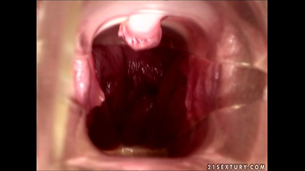 Bate de béisbol en el coño de una adolescente amateur