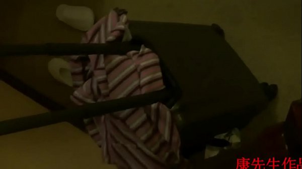 Wang Qi, hostess 19enne della Shanghai China Southern Airlines, scopata mentre indossa l'uniforme da hostess