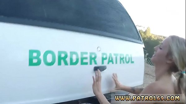 Gangbang de policías interracial y chupando pollas de policías xxx Trío amateur