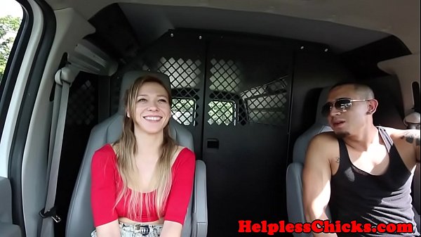 Gestrandeter 19-Jähriger wird von der Männlichkeit gebumst