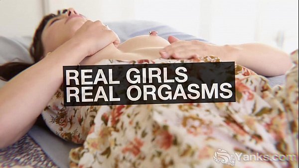 La bellezza Helen si masturba