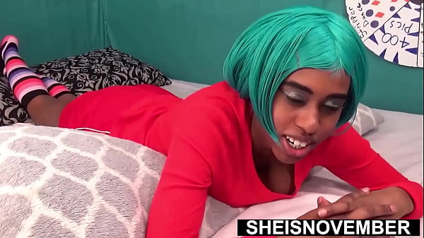 Casi me pillan follándome a mi joven hijastra negra y apretado coño mocoso, la inocente idiota Sheisnovember montando a su espeluznante padrastro una gran polla y dando una mamada desde el punto de vista, tetas con curvas expuestas por Msnovember