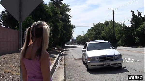 WANKZ – Heißes blondes Teen, das seltsame Schwänze liebt