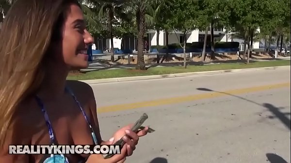 El dinero habla - (Eva Lovia, Pristine Edge, Tarzán) - Cum Bum - Reality Kings