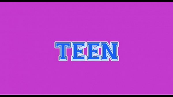 Der süße Schatz genießt den Schaft des Hengstes mit saftigem Blowjob