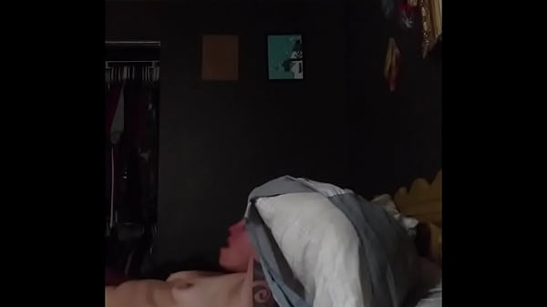 Una teenager amatoriale si diverte. Video