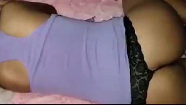 Ich genieße die enge Muschi meiner Stiefschwester und mache sie schwanger