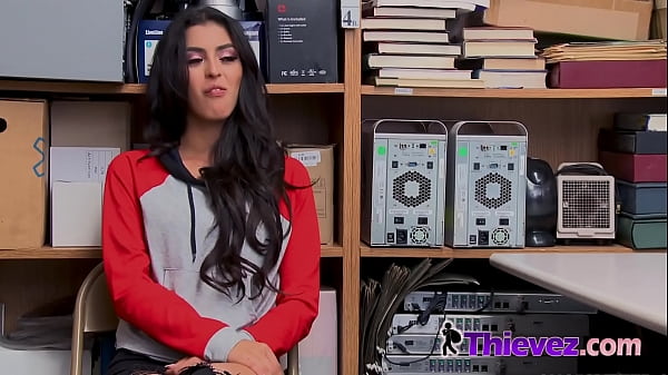 La chatte de SOPHIA LEONE se fait marteler par MONSTERCOCK