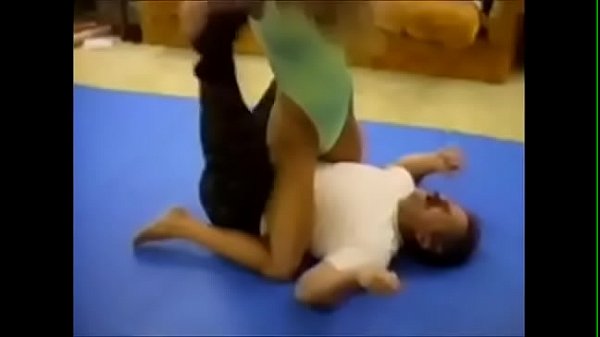 Hot Scissors femdom wrestling misto