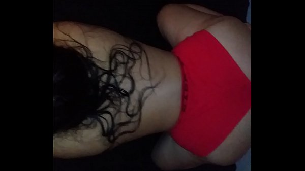 Adolescente latina formosa twerka con un cazzo di stallone in bocca - AdamAndEveXXX