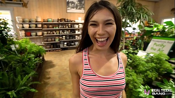 Real Teens - Una bella teenager amatoriale rimorchiata e scopata