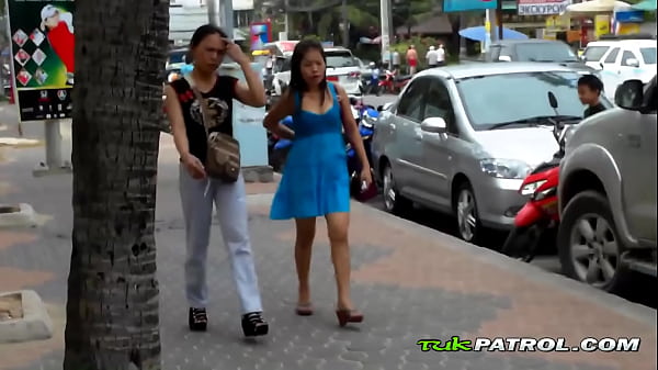 PETITE Filipina scopata BAREBACK e cerchiata da BACKPACKER