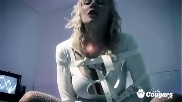 Cindy Berh e Valerie Pearl vengono scopate nel Looney Bin