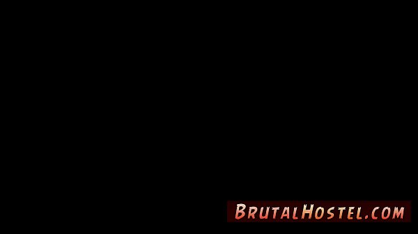 Gefesselter Knechtschaftsfick im Stehen. Aufgeregte junge Touristen Felicity Feline