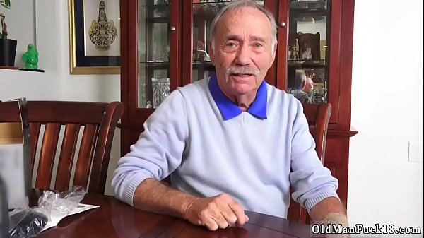 La prima volta della MILF Poping Pils!