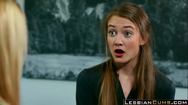 Perverser lesbischer Teenie-Orgasmus Ghost Hunter - LesbianCums.com