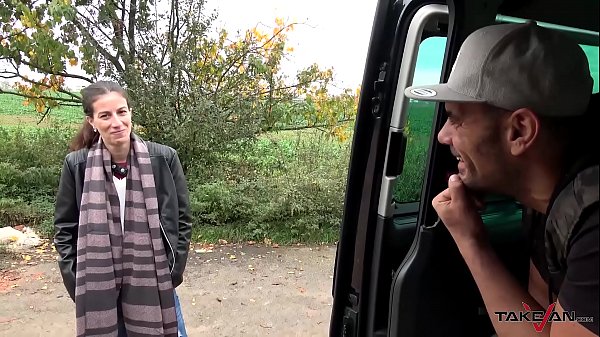 A la nena pick-up le gusta que le metan un eje en una furgoneta