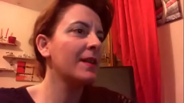 Incredibili calze super fetish e vestito a rete per la tua troia italiana