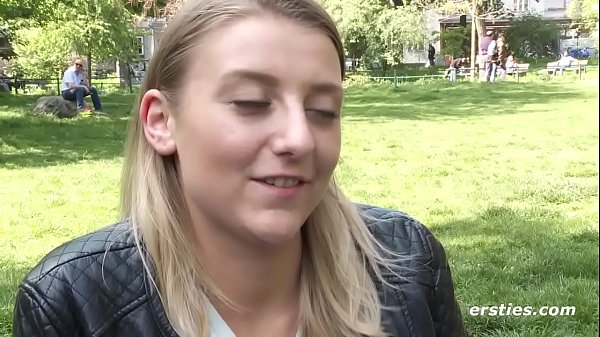 Tamara si strofina la figa bagnata fradicia - ersties