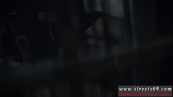 Bondage con ballerine Lasciato indietro durante una serata in una villa in un brutto momento