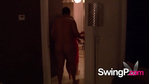 Una pareja casada se lanza al sexo grupal