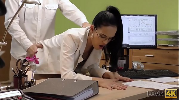 LOAN4K. Geld ist die beste Motivation für süße Mädels, Sex zu haben