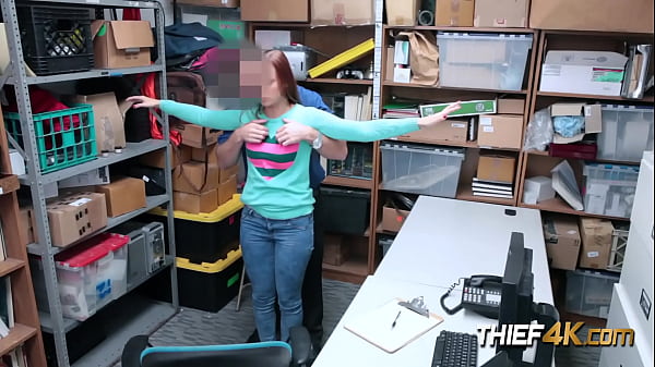 La rossa Ornella si fa demolire la fica stretta quando viene trovata a derubare