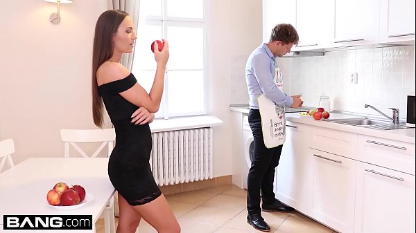 Kristy Black est une salope anale qui adore la double pénétration