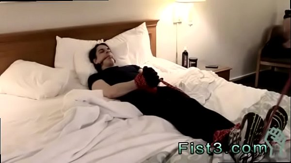 Homosexuelle männliche Teenager-Fisting-Videos und brasilianischer Twink lieben Bestrafung durch