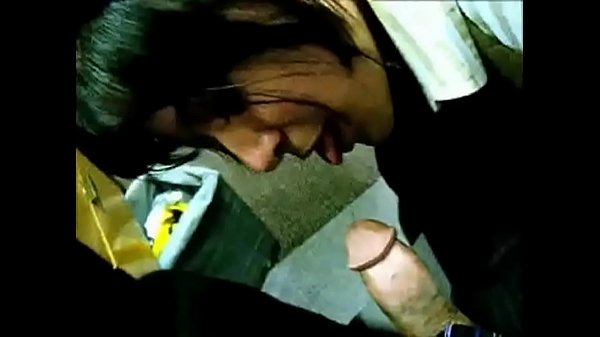 Empregada indiana chupando pau gostoso vídeo boquete com tesão