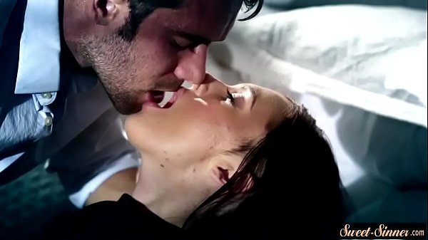 Cuillère teen fantastique baisée avant un missionnaire