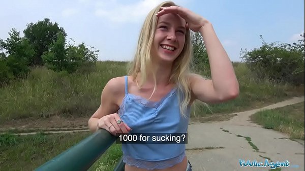 Agente pubblico Bionda arrapata con il corpo stretto scopata per soldi nella foresta