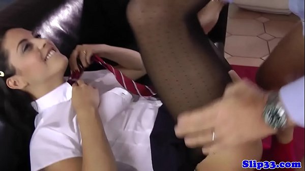 Britischer Amateur-Teenager schluckt das Sperma eines alten Mannes