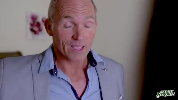 Cô gái trẻ đam mê thích mình