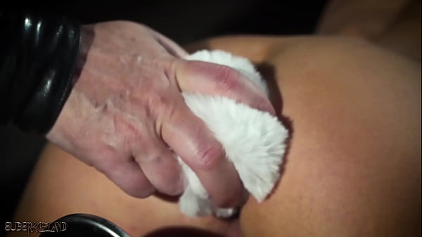 Blonde harte Bestrafung und gefesselter Fick