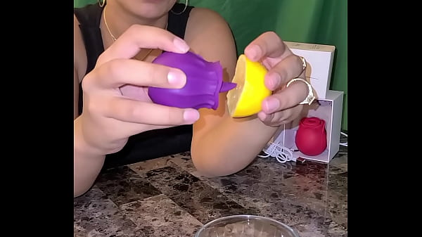 Erstaunlich schöne Teenie neckt