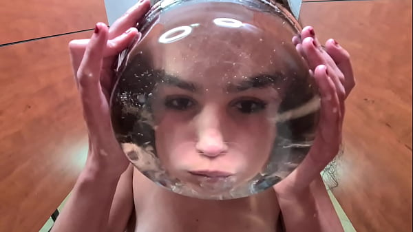 Pisswhore nuốt nước tiểu của chính mình sau khi rửa mặt với nó